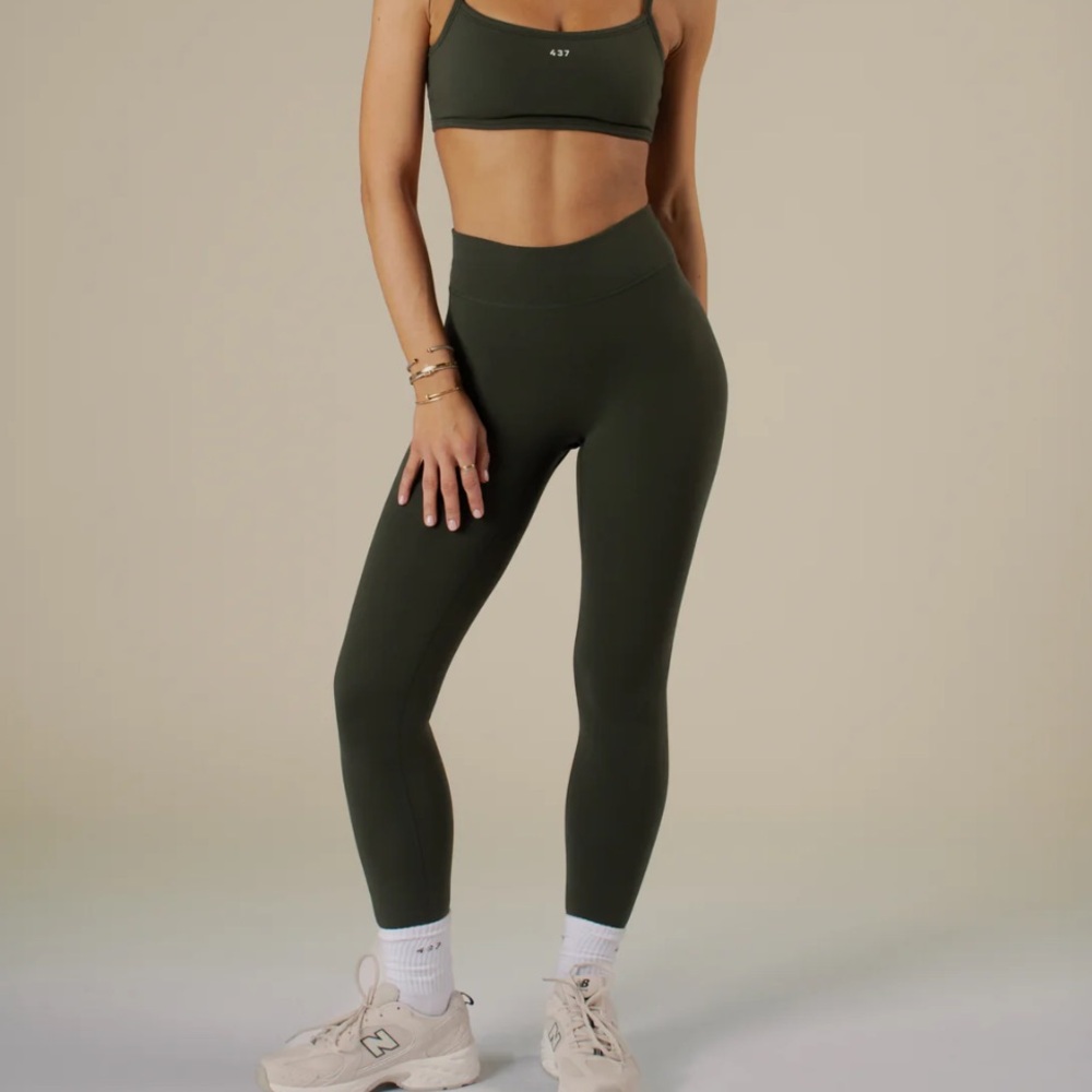 437 the essential leggings in forest